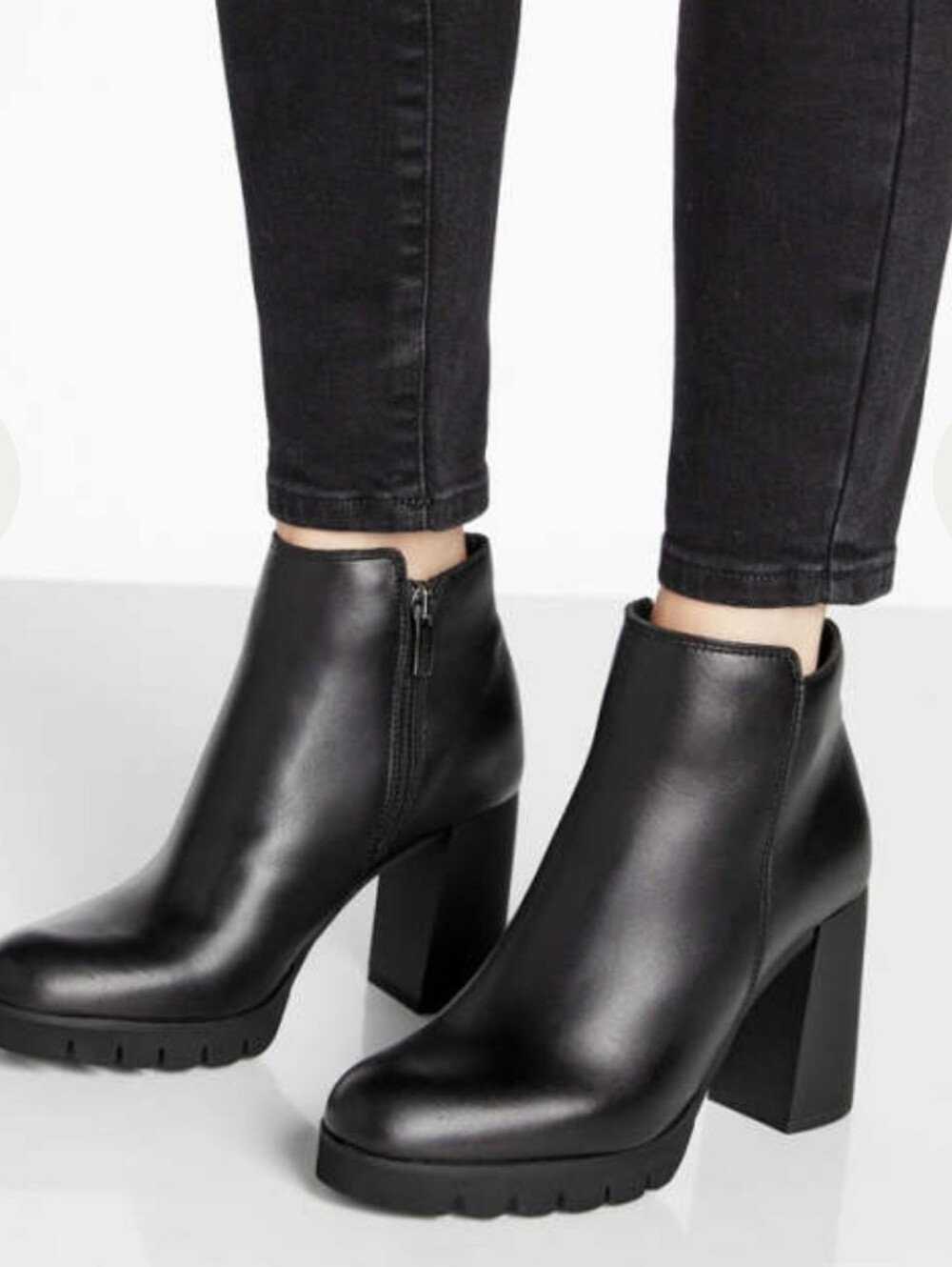 LA CANADIENNE Maya Leather Boots.